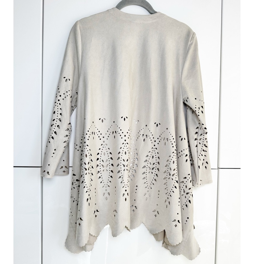 Chico's Faux Suede Laser Cut Cardigan Jacket
Size 0 (Small) Tan Western Cowgirl - Picture 4 of 7